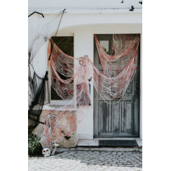Materiał dekoracyjny z plamami krwi biały 0.72x9.8m na Halloween